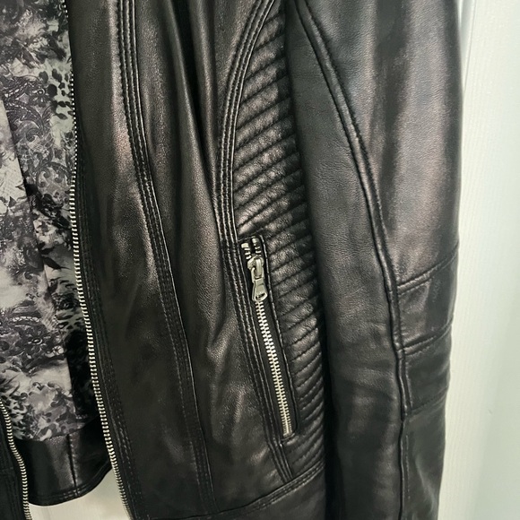 Guess genuine leather jacket - Picture 2 of 4
